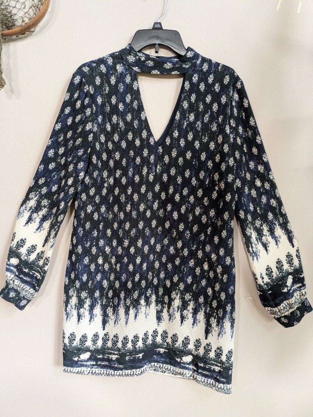 WAYF Dress Womens Medium Blue White Long Sleeve Choker Neck Keyhole #384